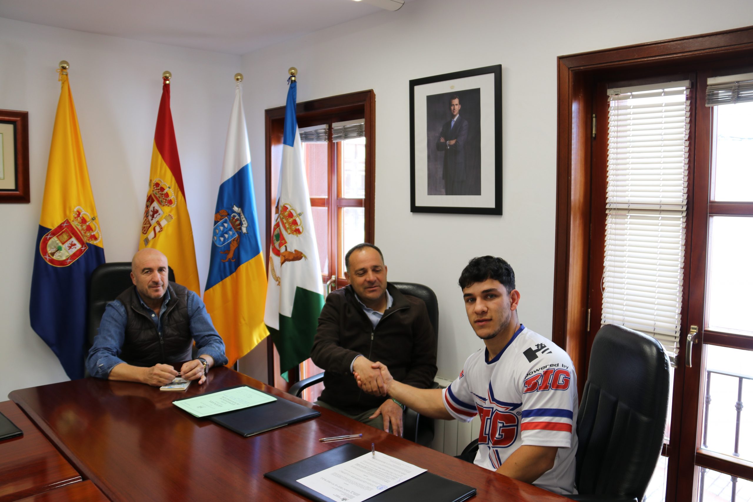 JOSE CARLOS SUAREZ FIRMA EL CONVENIO DE COLABORACION